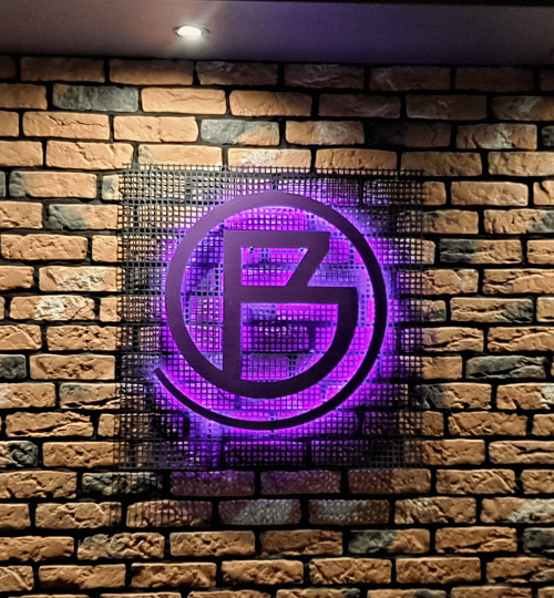 logo z neonu
