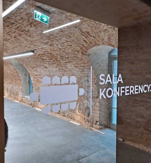 oznaczenie sala konferencyjna