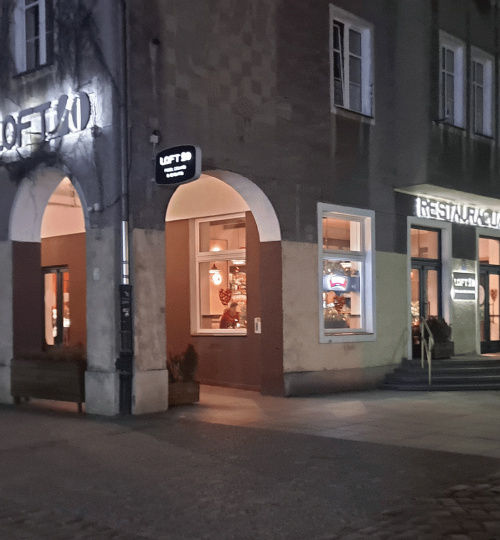 podświetlane logo restauracji